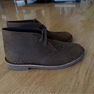 New in box brown chucks chuka boots                 women’s 8.5 and men’s 7